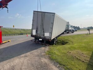 Read more about the article No Time to Stall: The First Ten Minutes After a Semi Crash