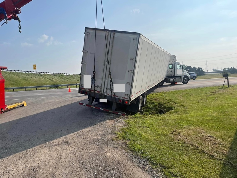Read more about the article No Time to Stall: The First Ten Minutes After a Semi Crash